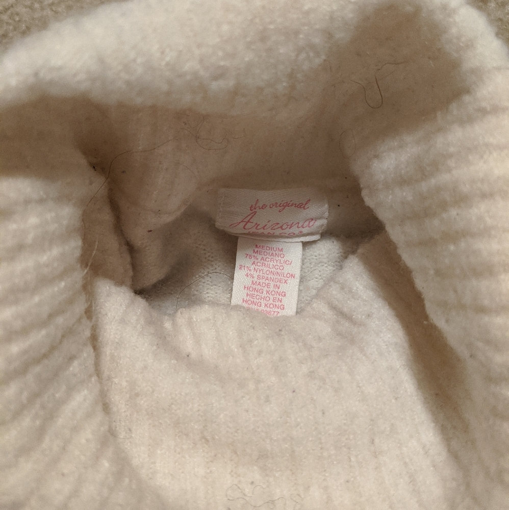 Turtle neck knit sweater